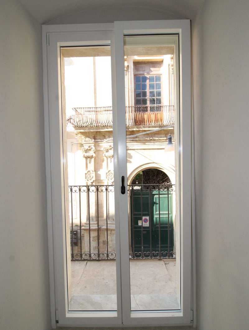 Dinatale-realizzazioni-porta-scorrevole-laccata